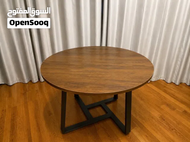 طاولة متعددة الاستخدامات بتصميم دائري