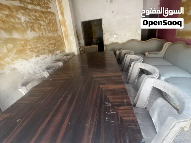 طاوله طعام او اجتماعات 10 كراسي خشبي قاعده حديد قابل للتفاوض للمشتري الجاد ماركه بي دايزن