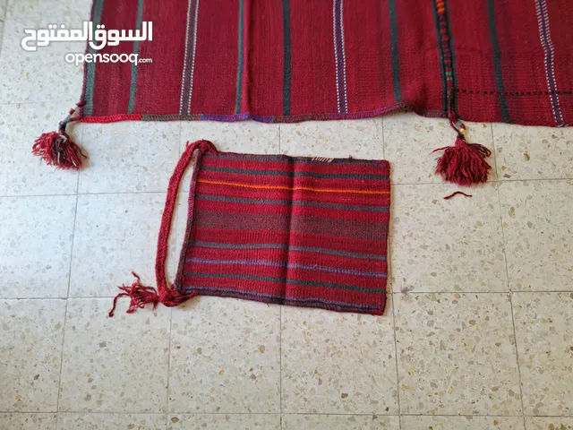 حجرة نول نسيج مع كنف للخبز .