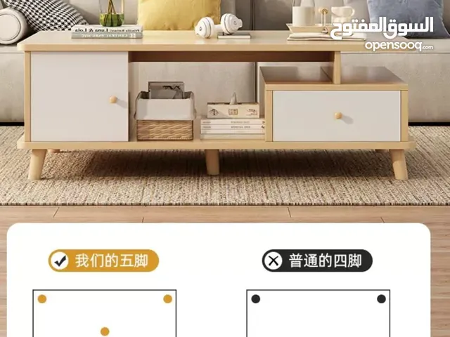 طاولة صالون عصرية متعددة الاستخدامات بتصميم أنيق يجمع بين البساطة والعملية لتكون قطعة مثالية في غرفة