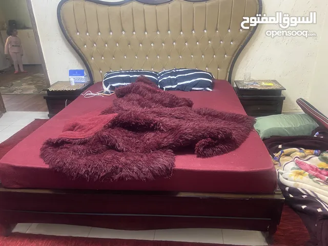 غرفة نوم بحالة جيده بحاجة الى فصالات واعادة تجميع