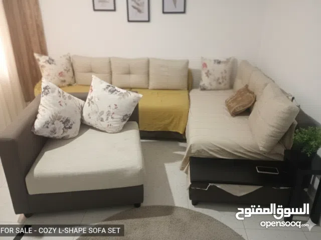 السلام و رحمة الله معايا صالة كبيرة مزيانة موجودة في تونس