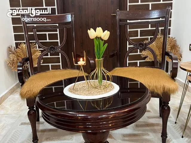 كرسيين وطاولة خشب زان