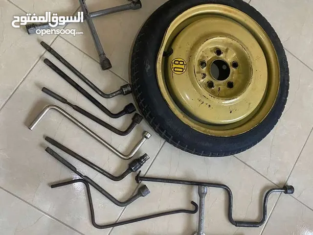 سبيرات  عدد 2 مع مفاتيح جنط وجك