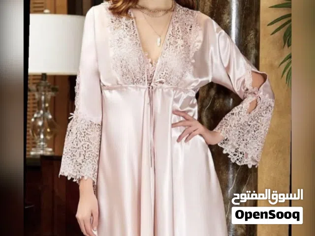 لانجري وبيجامات نسائية وفساتين اطفال للبيع