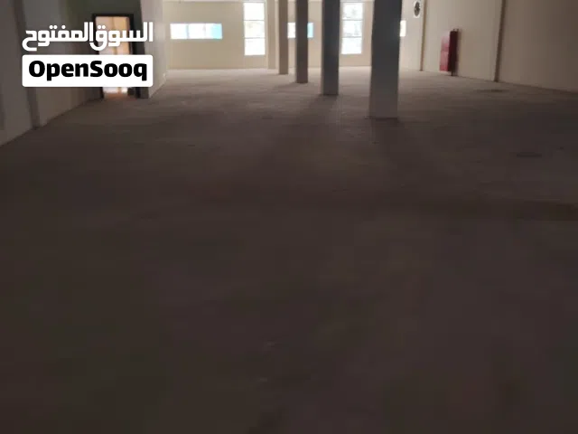 ارخص سعر قدم بام القيوين مستودع 11500 قدم ميزانين يصلح لجميع الانشططه التجاريه والصناعيه