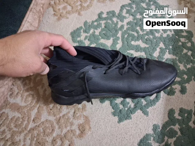 حذاء كرة قدم حبيبات