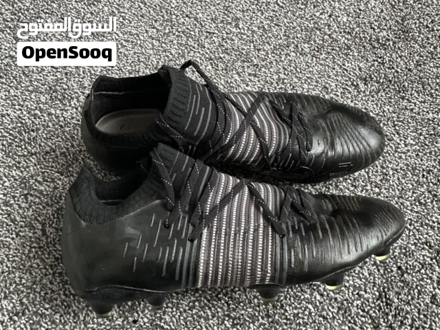 حذاء كوره بوما اوريجينال اعلى نسخه نظيف شبه جديد حالته كويسه مقاس 44 قابل للتفاوض