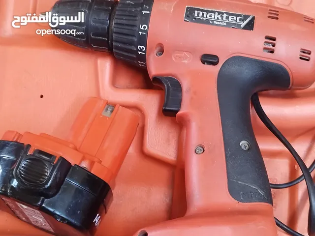 درل شحن ماكيتا ياباني اصلي وفيه بطاريات عدد 2