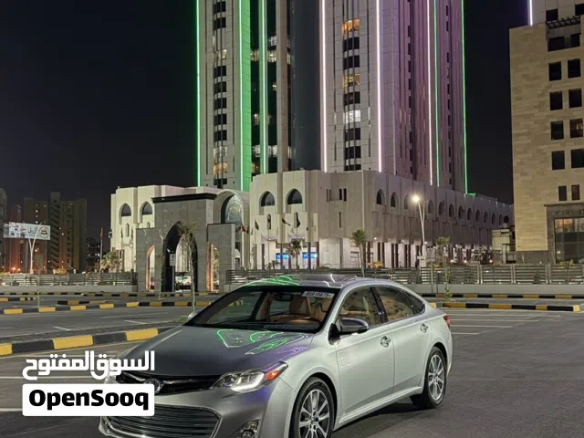 2014 تويوتا افالون Limited