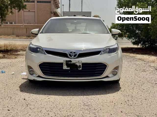 2014 تويوتا افالون Limited