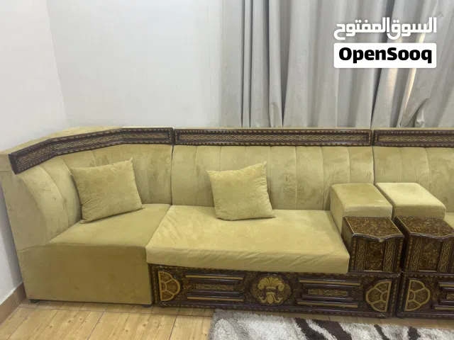 Elegant 6-Seater Arabic Majlis Sofa Set – Excellent Condition.