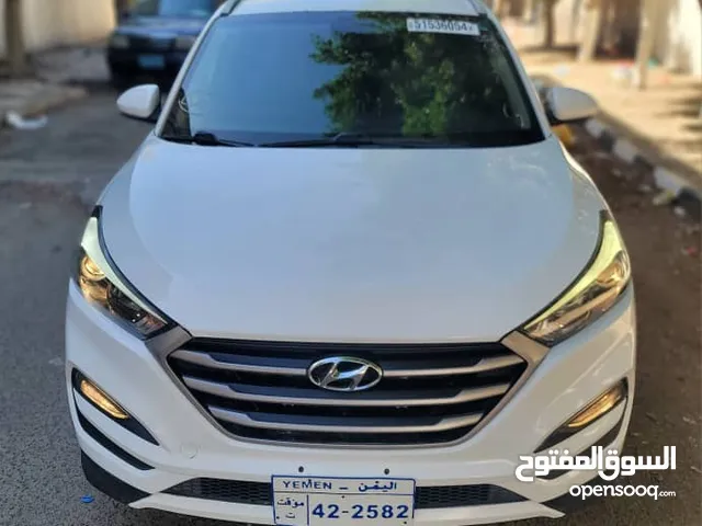 توسان 2017 وارد امريكا بقراطيسها روووعه نظيف شبه جديد لون ابيض ثلجي غايه في الجمال