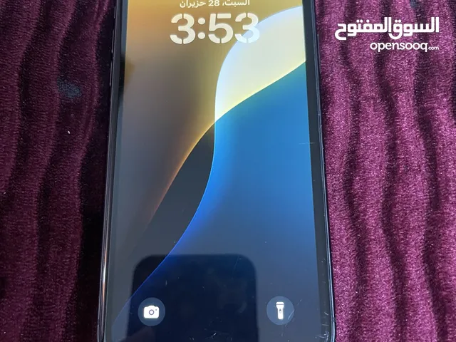 آيفون 11 لون اسود للبيع الجهاز نضيف مش محتاج إشي