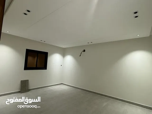 شقة للايجار في الرياض حي لبن ثلاث غرف نوم صالة مطبخ ثلاث دورات مياه ايجار سنواي 18الف