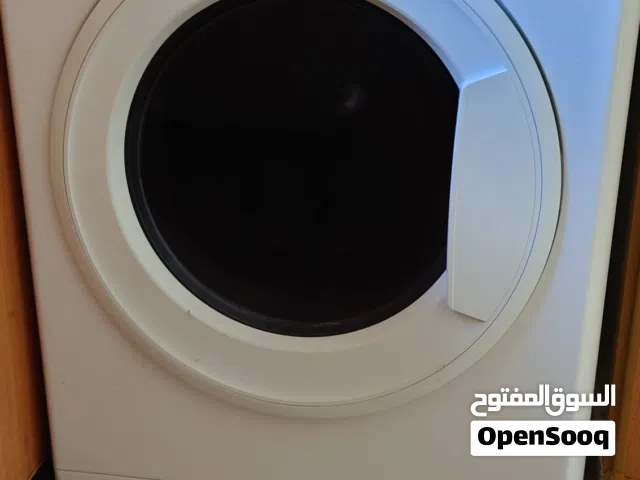 غسالة بحالة ممتازة جدا  استعمال خفيف  من 5الي 7 كيلو