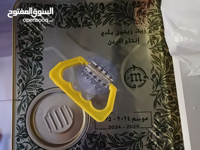 زيت زيتون أصلي عالفحص الكامل ومن مونة المنزل وليس للتجارة أصلا من إربد