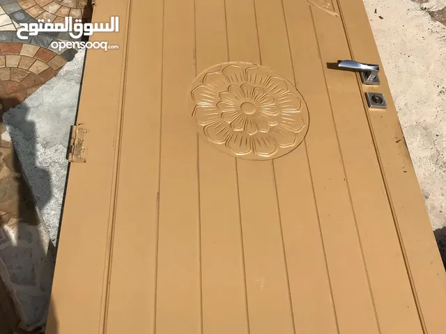 باب mdf نظيفة تصلح لابواب غرف المقاس 210 سنتم \1 متر