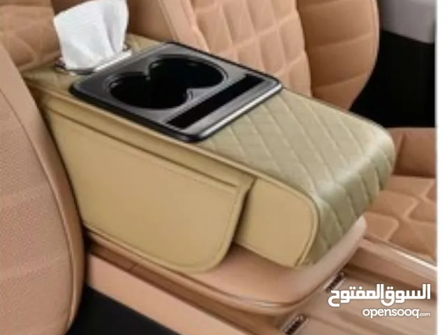 ستاند يد جلد وسطي داخل السيارة
