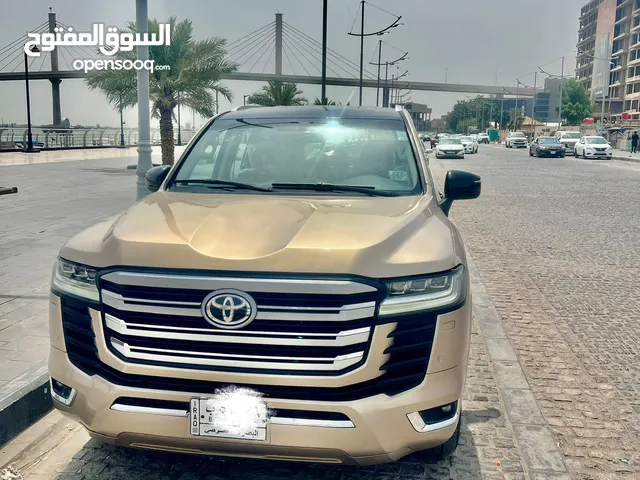لاند كروز موديل 2013 محدث 2024 مكفول بدون حادث تحديث جمالية وقطع السيارة البلاد موجودات ومكفولات