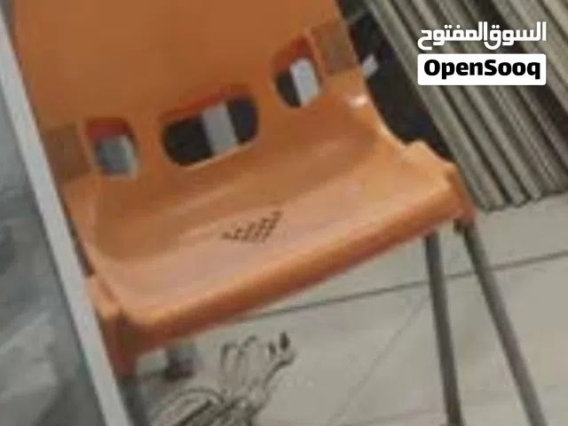 ميز طعام بلاستك مع كراسي