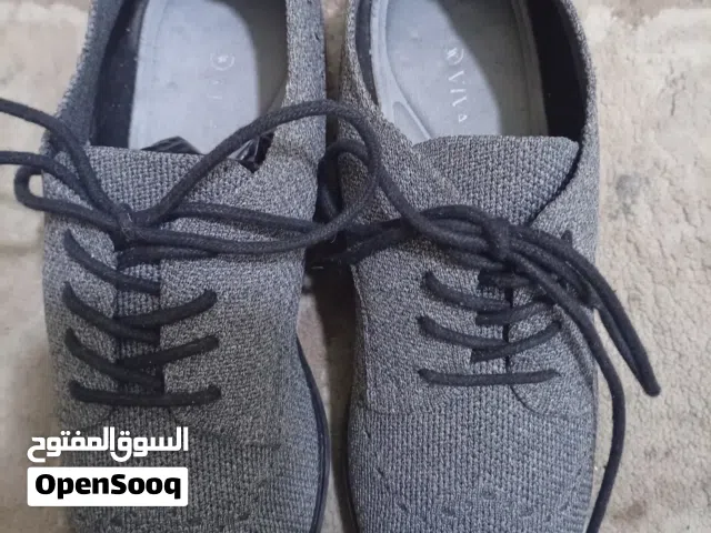 Vivaia shoe size .39