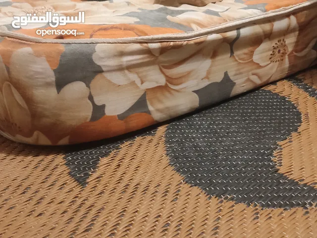 فراشات للبيع مستعملات استعمال نظيف مكان الفرناج