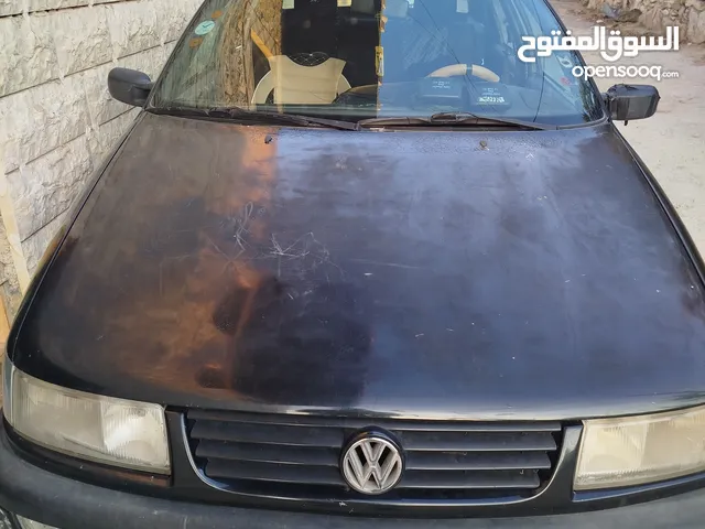 سيارة باسات بحالة جيدة