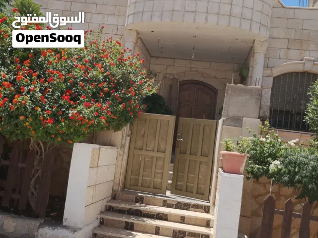 290 m2 3 Bedrooms Townhouse for Sale in Zarqa Jabal Al Ameer Hasan