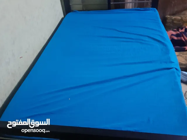 سرير للبيع مع الفرشه