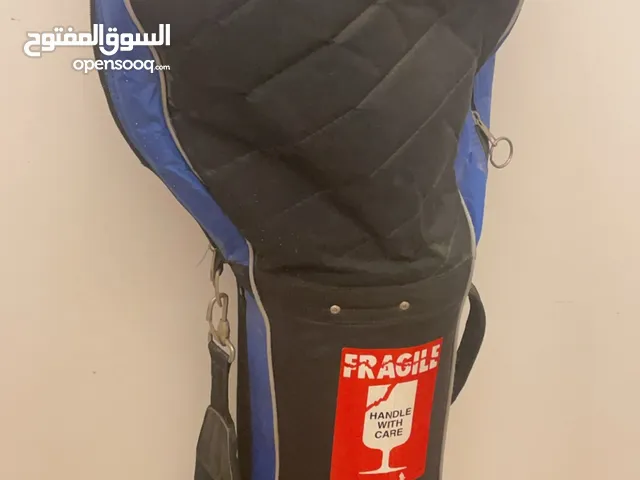 مضارب جولف و حقيبة جولف  golf clubs and a golf bag