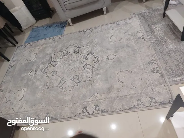 سجادة بحالة جيدة جدا