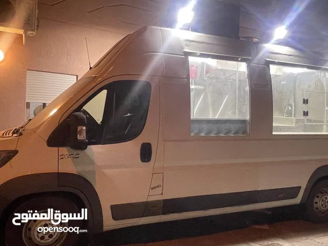 Caravan Peugeot 2018 in Kuwait City
