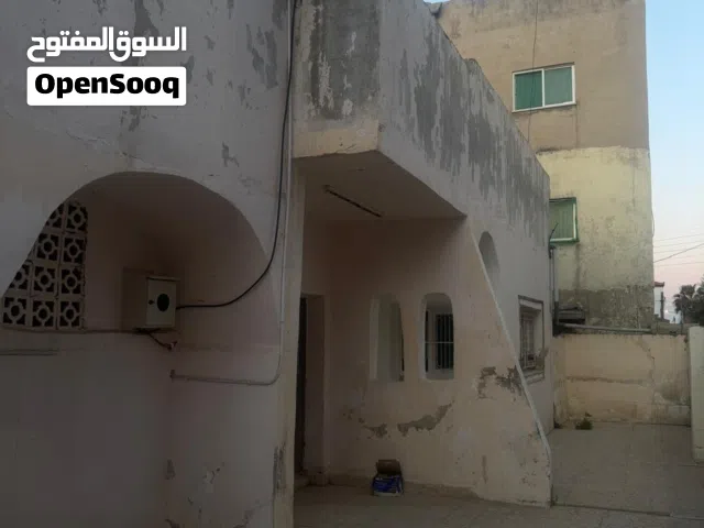 250 m2 More than 6 bedrooms Townhouse for Sale in Madaba Madaba Center
