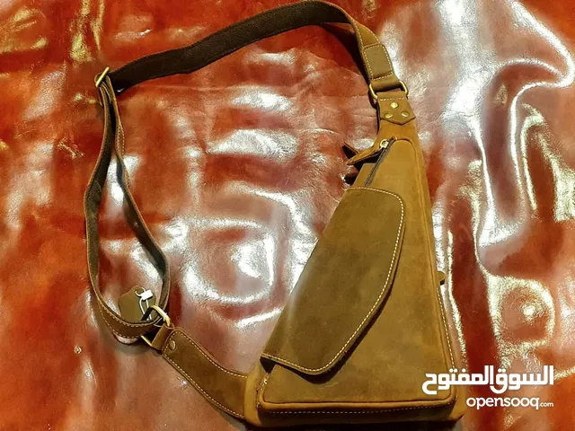 Handmade leather shoulder bags حقائب كتف جلدية مصنوعة يدويا