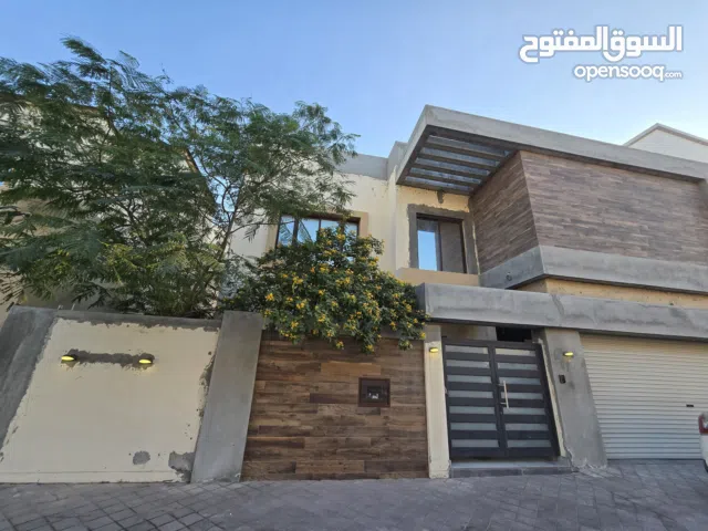 444 m2 5 Bedrooms Villa for Rent in Central Governorate Tubli