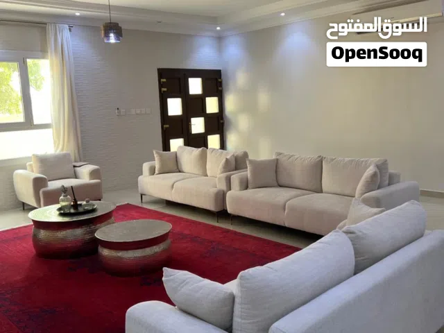 قليلا في بركاء الهرم السادسة