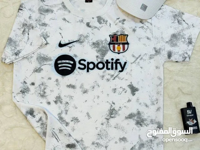 تيشيرت برشلونة رجالي نسائي مع شفقة
