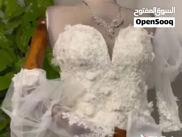 فستان عروس أو عيد زواج جميل جداً وراقي