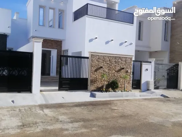 180m2 5 Bedrooms Villa for Sale in Tripoli Other