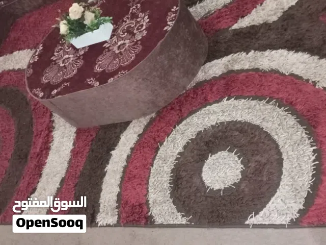 مجلس ارضي نفصيل مش اسفنج تجاري خمس فرشات و6مراكي مع مساند وطاوله وسط وبردايه وسجاده