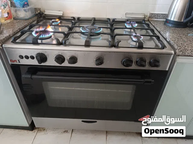 Gas Cooker with Oven for Sale  للبيع بوتجاز بحالة ممتازة مع فرن