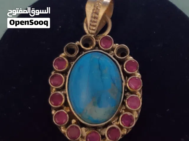 حجر الفيروز الطبيعي المرصع بالياقوت الطبيعي