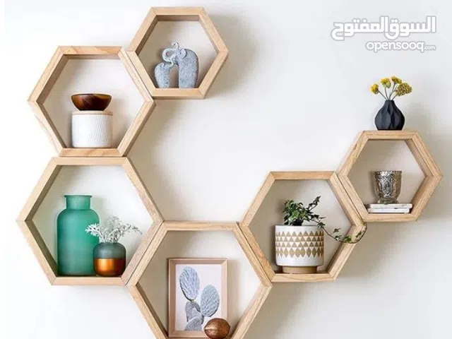 رفوف خشبية على شكل سداسي