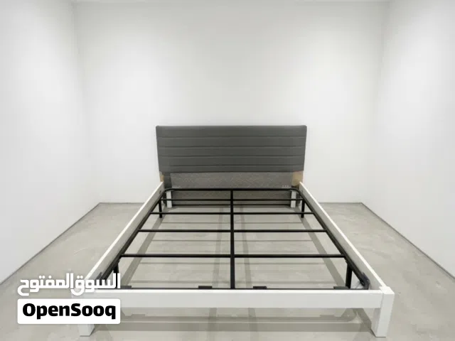 سرير زوجي ايطالي بالفراش نظيف