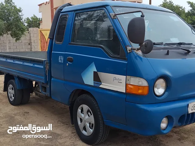 بورتر جرانة ماشية 300الف موديل 2000 بورق السرفز بحالة الدار كل شي شغال خالية من العيوب