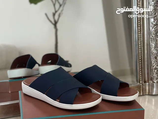 نعال لو بيتيان بجودة ممتازة مع جميع الملحقات و كيس الماركة ( كمية محدودة )
