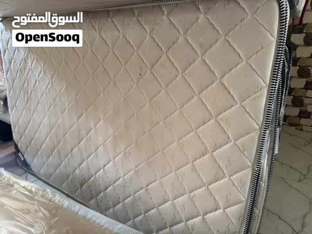 سرير نوم .