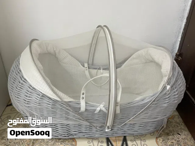 سرير أطفال ( سلة موسى ) جديد استخدام اقل من ثلاث اسابيع
