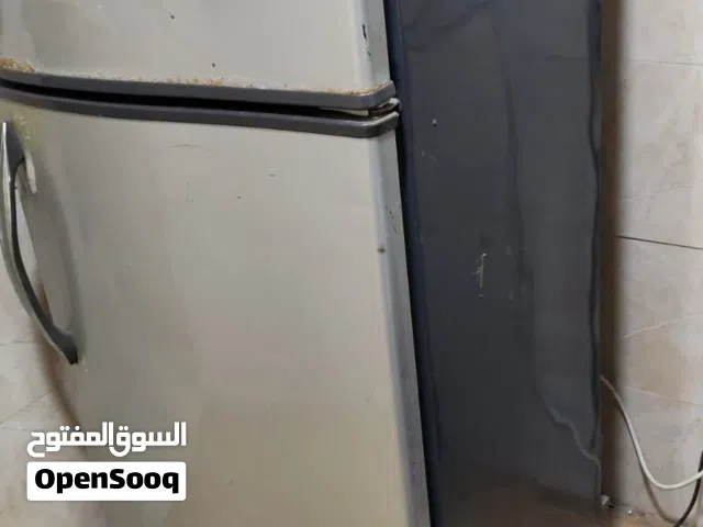 ثلاجة حجم متوسط بحالة جيدة جدا بسعر مغري Fridge for sale in good working condition